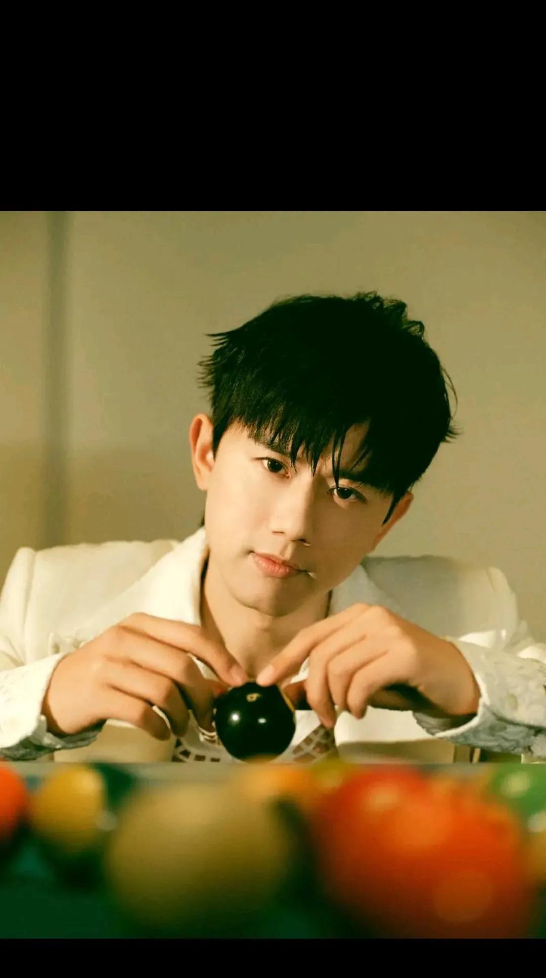 张杰“自取其辱”地跑去香港开什么演唱会这下可出大糗了他还计划在香港连开三场真的以