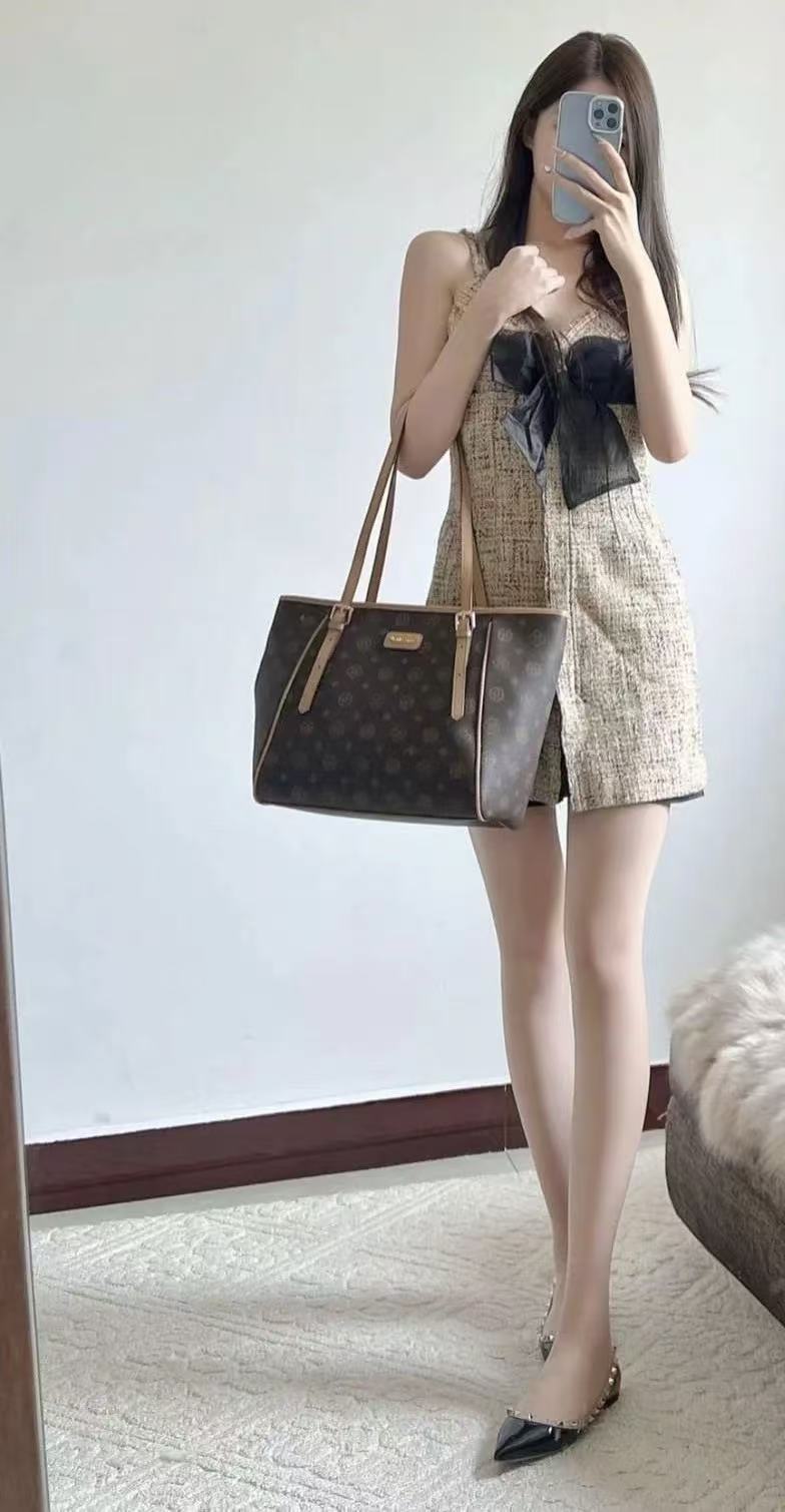 舔狗又给我送了一个包包，我还是勉为其难的收下啦哈哈哈哈