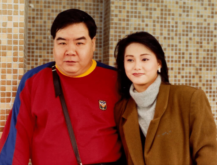 😒😒😒1993年，“肥猫”郑则仕破产，欠下8000万债务。走投无路时， 他