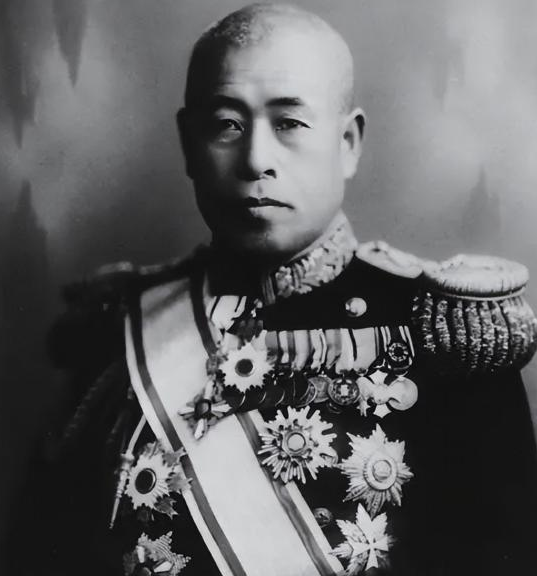 1941年，日本偷袭珍珠港，炸毁美军44艘舰艇，188架战斗机，大获全胜。山本上