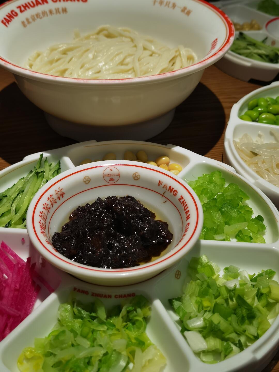 方砖厂炸酱面不愧是老北京漂亮饭