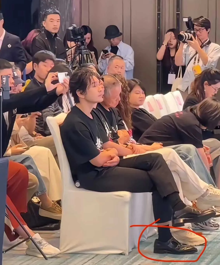 为啥不穿个合脚的鞋子？