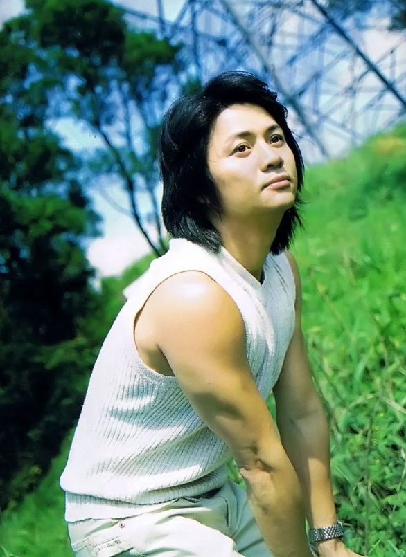 他曾因演“僵尸”爆红，视老婆为珍宝！