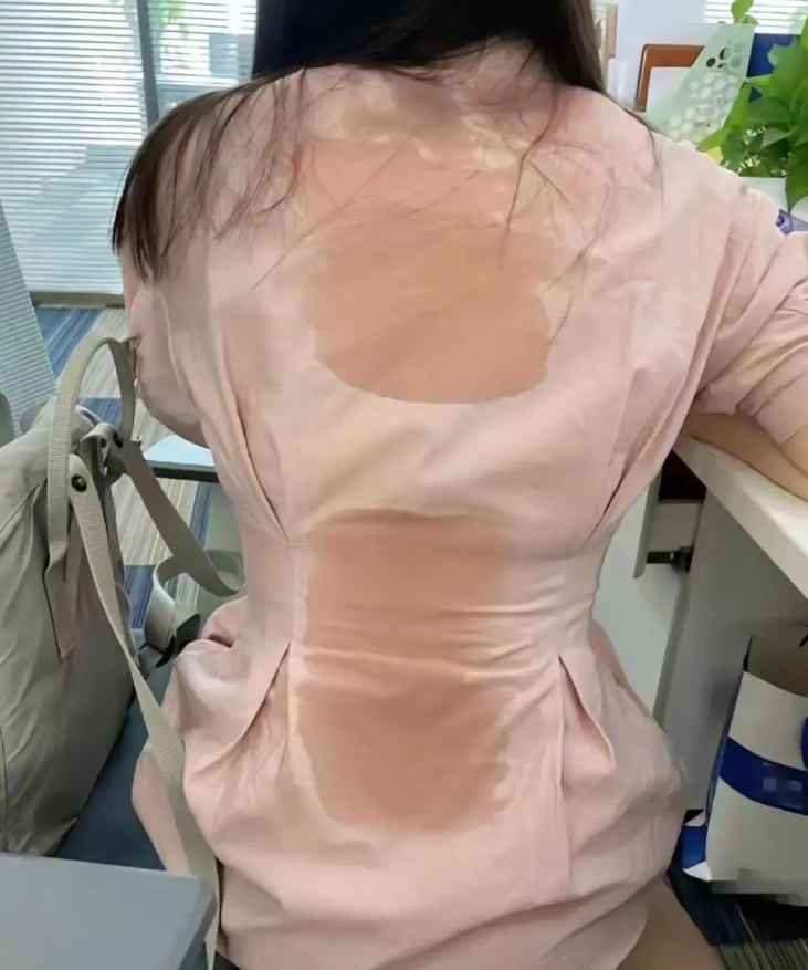 这都不开空调的吗？！哈哈哈哈 [大笑][大笑][大笑][大笑][大笑]