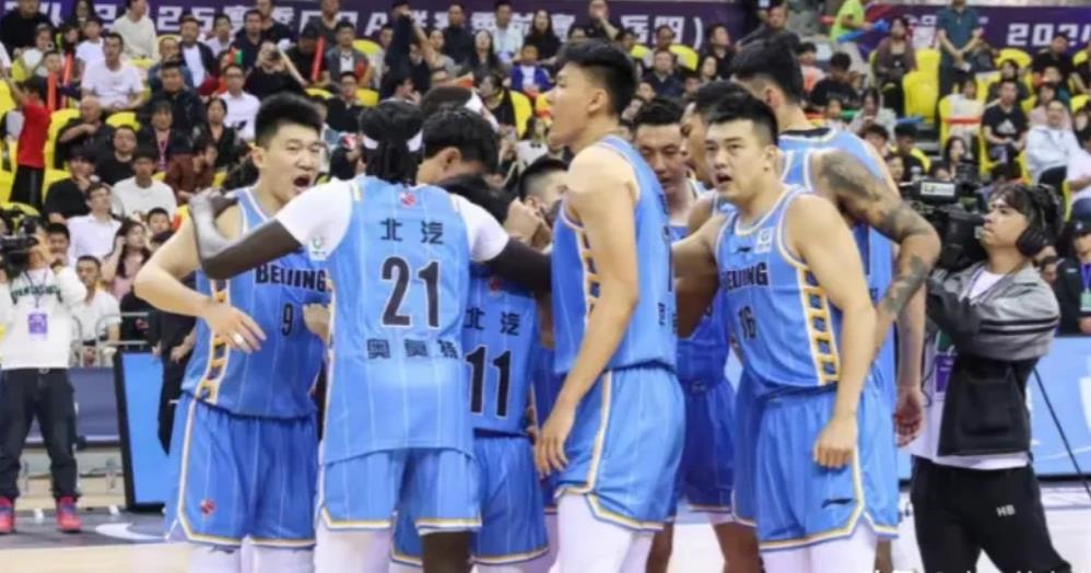 CBA新赛季无论现在怎样瞬息万变，双核领头年，绝对是这两支

1，北京队
北京队