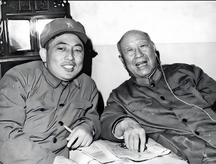 1931年，董其武带兵剿匪时，借宿于一户百姓家。刚进门，他就看到一个女子坐在床边
