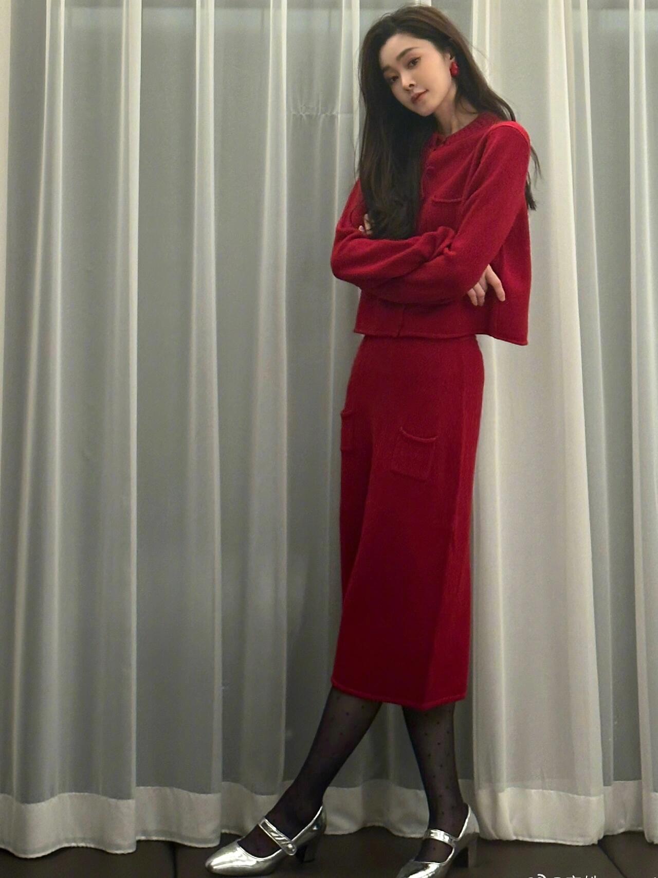 宋轶一身红太应景啦