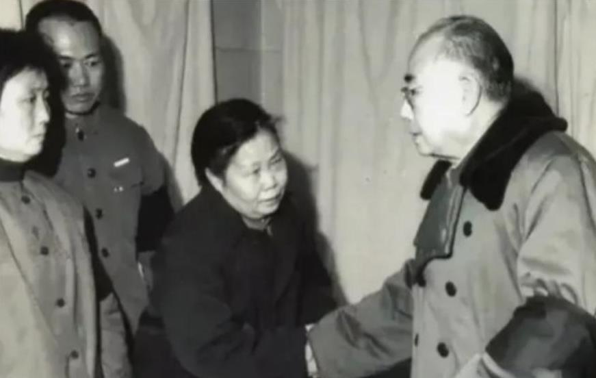 1995年，吴德因病重住进了医院，在办理住院手续时，医生明确告知他的女儿吴铁梅，