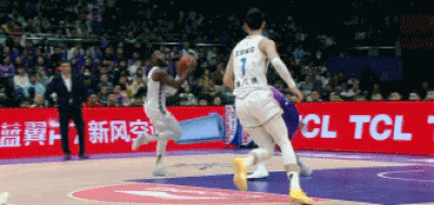 北京99：92力克北控，个人对北京队员打分评价如下:
1，周琦:9.4分——7成