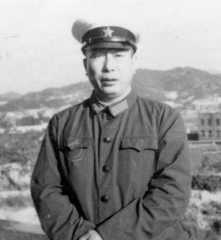 1979年，1位老部下登门，向原舟山基地政委张逸民中尉道歉，讲：“首长，您救过我