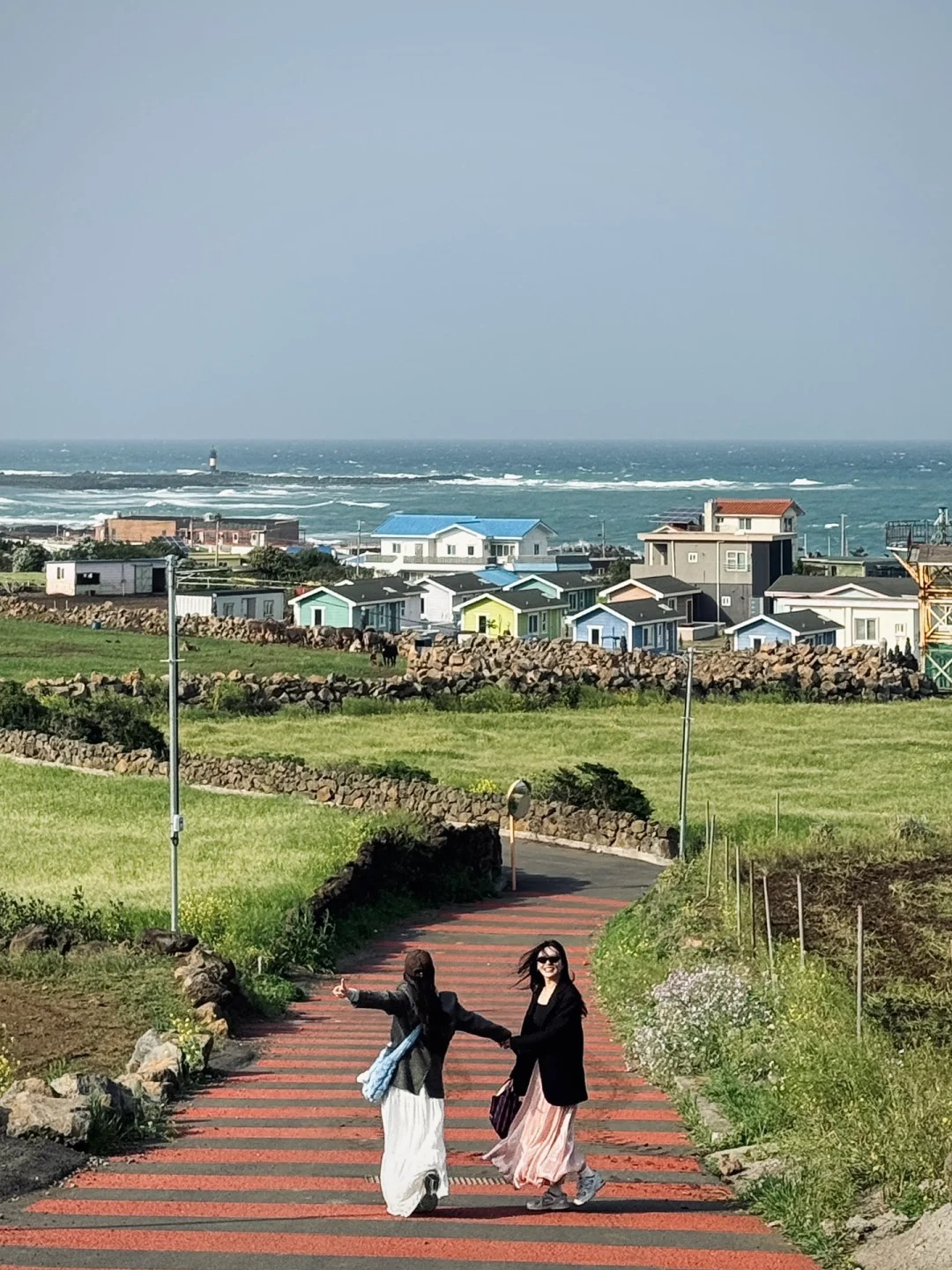 在济州岛拍到人生照片了！！
乘坐轮渡上牛岛
坐观光巴士在「牛岛峰」这一站下车
路