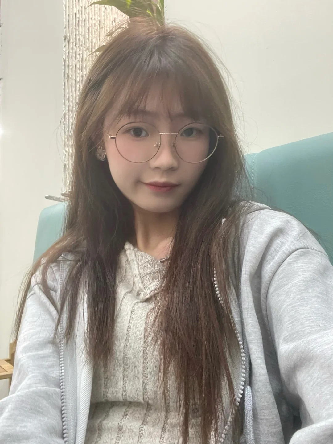 大家好像都喜欢我的眼镜
眼镜是实体店买的 对于读书400+的人离不开眼镜，也没怎