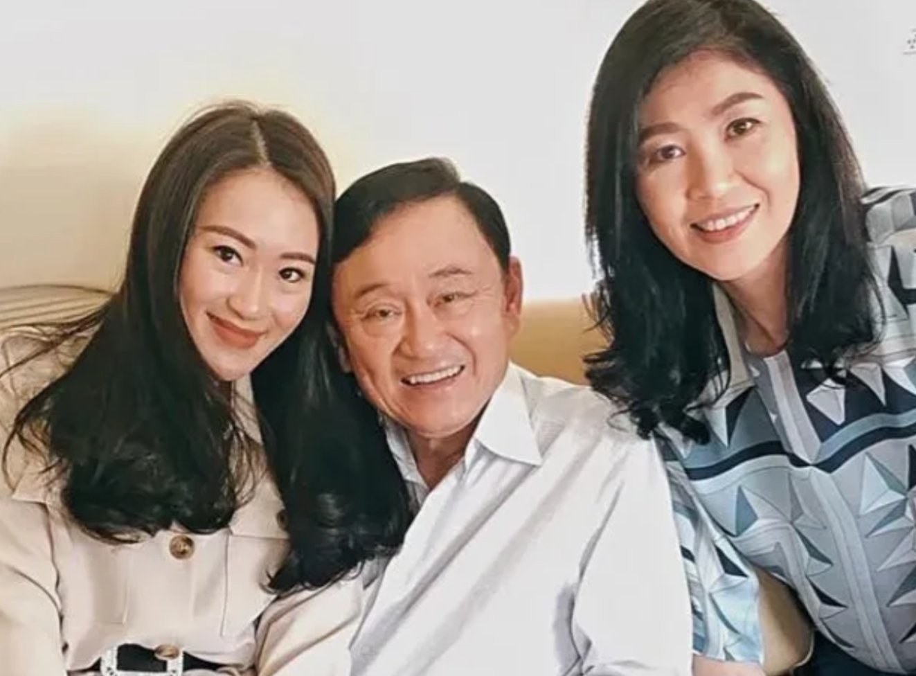 你以为泰国总理只是来拉人的？那你就太天真了，她在为他信家族，准备一场盛宴。

“