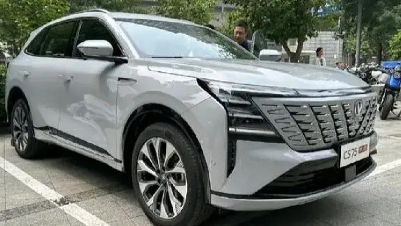 配3块大屏！后排都有加热通风！CS75PLUS换代了！