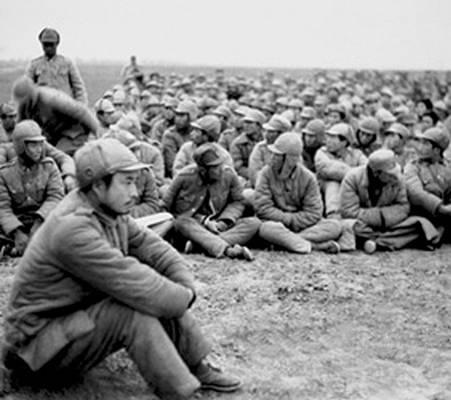 淮海战役，黄维兵团十二万人被中野包围，中野也才十多万人，怎么围得住？

因为黄维