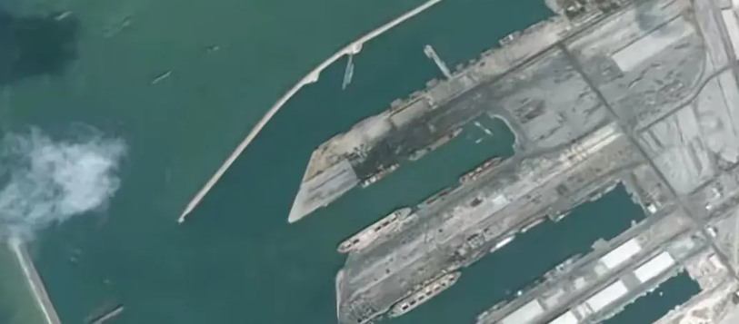 以色列彻底疯狂！攻击俄海军基地，根据东南军情的报道，以色列攻击了叙利亚塔尔图斯港