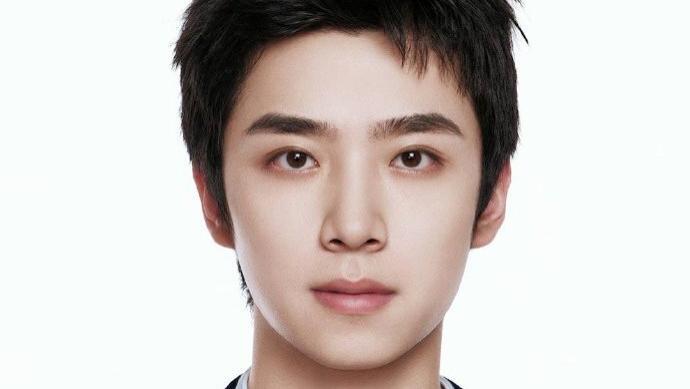 张嘉元被中传录取了，清澈眼神的准大学生！