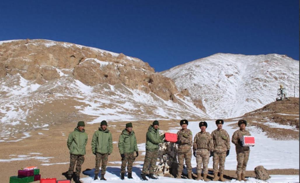 果然，中国军人是懂送礼物的
中国和印度在边境地区目前已经达成了一些友好协商，这对