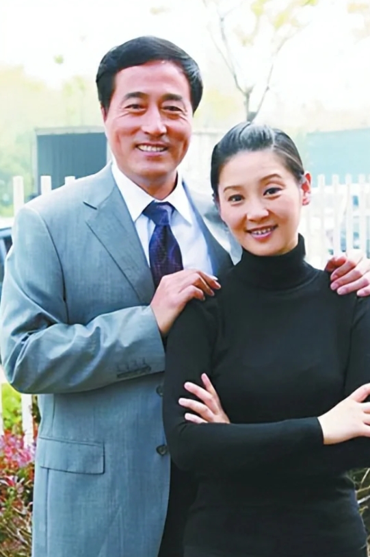 杨立新曾节衣缩食地养了徐帆三年