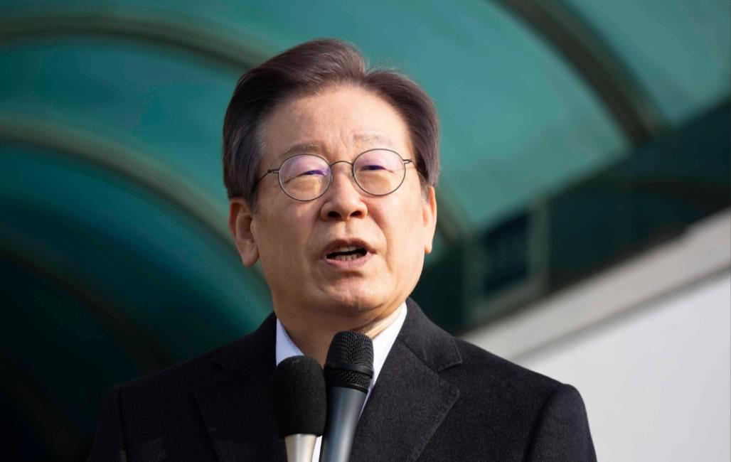 执政党深思熟虑选择包庇？韩防长递交辞呈，尹锡悦试图蒙混过关，韩国民众不依不饶，警