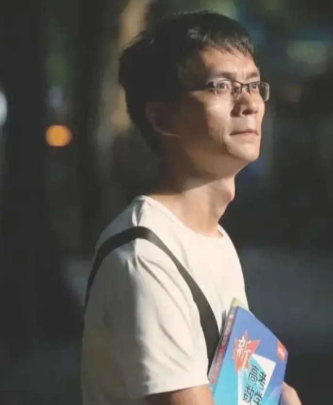 唐尚珺考了16年还是很穷，用两个小时登记新生信息办理了贷款上学！9月1日华南师范