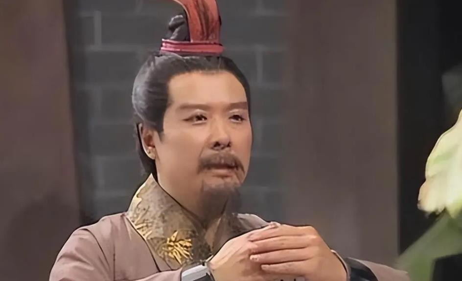 有人认为刘备是个伪君子，一辈子装作正人君子。但看看他身边那些聪明人的态度，就能看