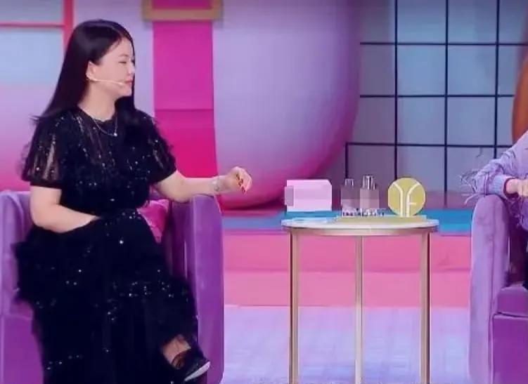 大S和李湘当年同台时聊的一段话，值得深思！

李湘坐在自家后花园秋千上介绍冬天的