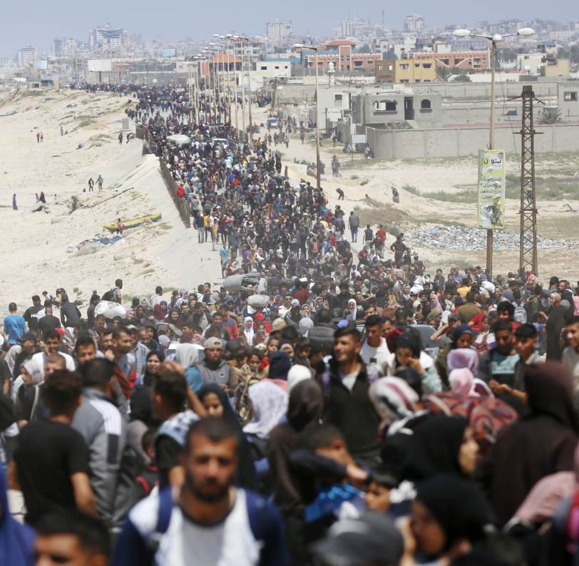 德国总理朔尔茨说，没有迹象表明以色列在加沙犯下了种族灭绝罪行。

他当然会这么说