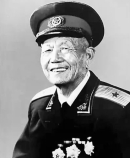 1951年，西北军区进藏部队政委慕生忠率部抵达拉萨，见到令他痛心的一幕。他发现一