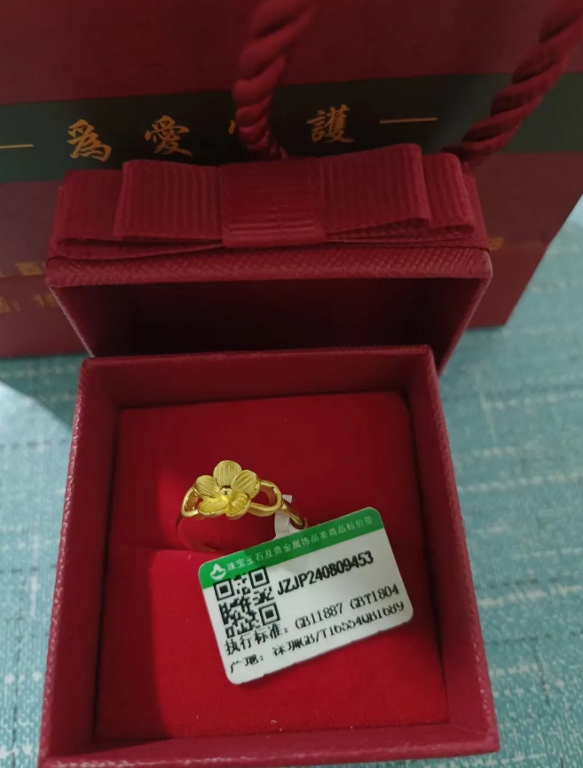 天哪，太不可思议了！结婚五周年，自己特别期待，原以为会有难忘惊喜！

可老公只拿