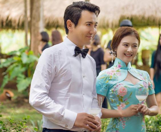 沈腾从喜剧舞台走向大荧幕，成为深受喜爱的笑星。近日有他陪家人出游的画面流出，期间