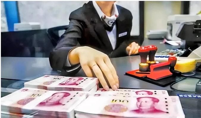 “银行赔20万！”河南，一女子存折丢失，前往银行挂失，岂料1年后，女子再去取钱，