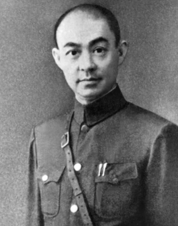 1938年春，台儿庄战役前夕，抗日战场上的硝烟愈加浓烈。张自忠，时任国民革命军第