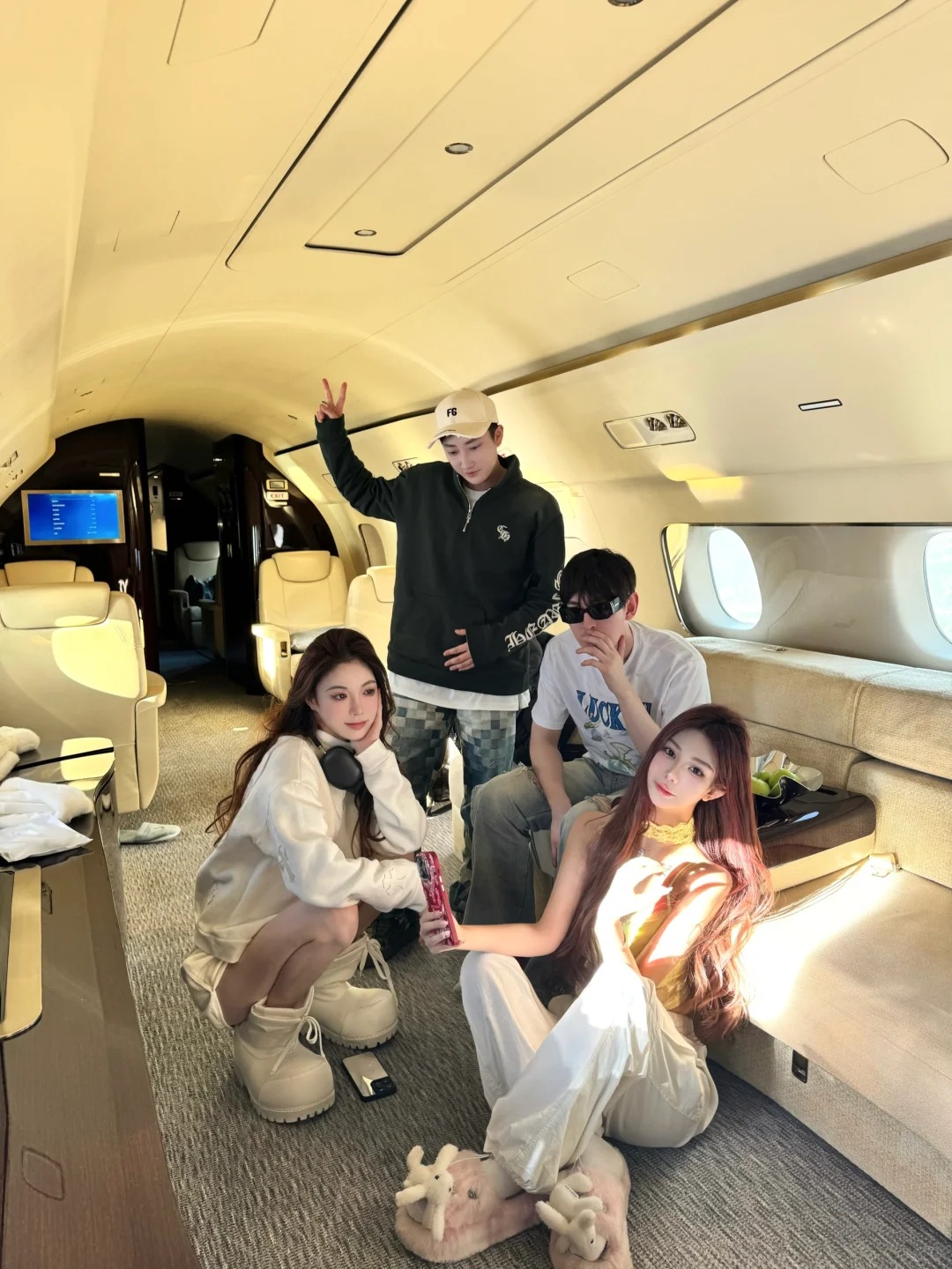 飞法国咯✈️🇫🇷
tomorrowland我们来了！
飞了十几个小时终于到啦