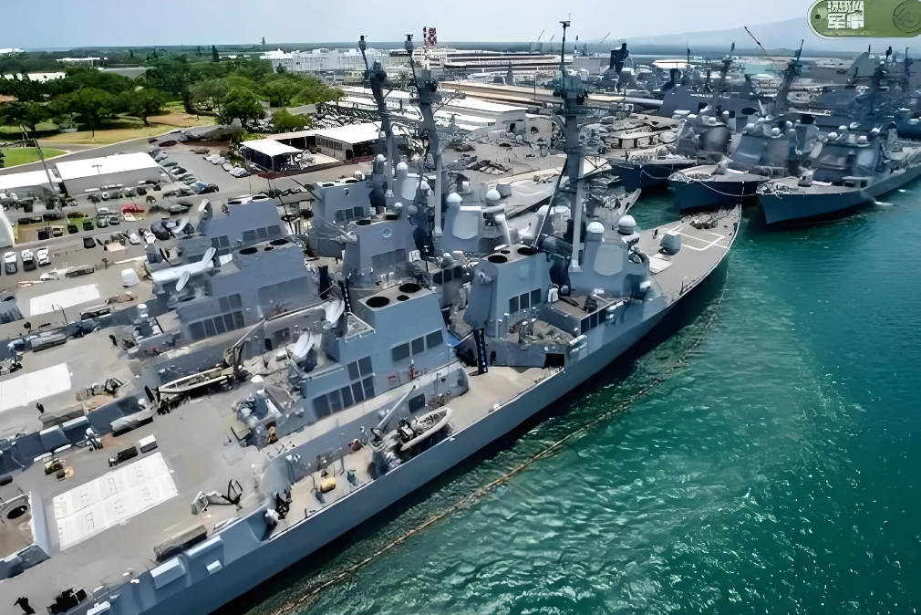 以色列海军基地遭遇袭击！

当地时间25日，以色列国防军表示，以色列海军舰艇遭遇