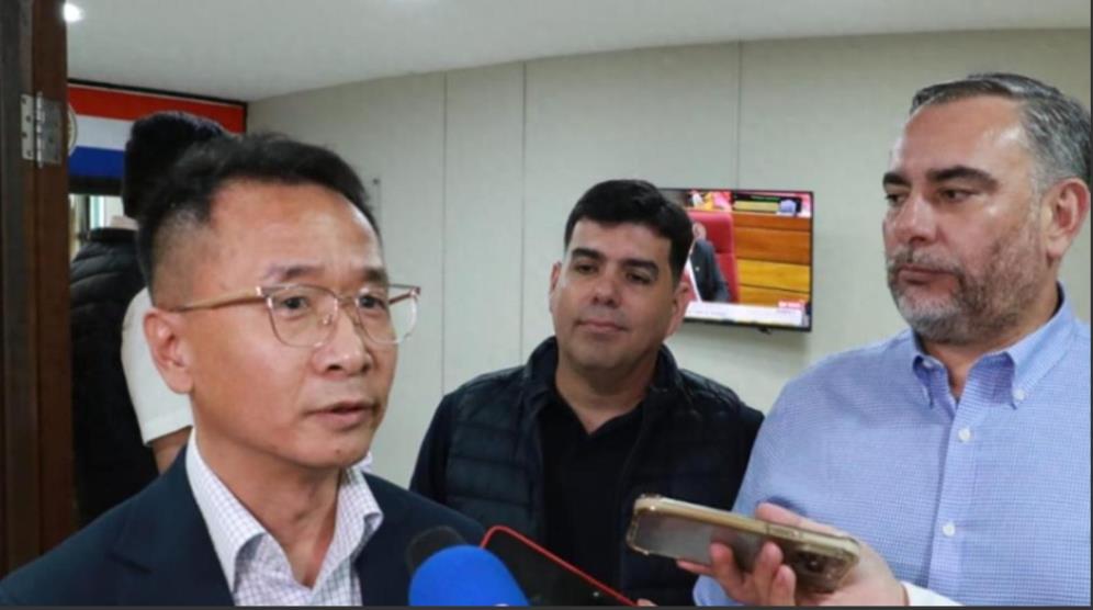 南美洲冒出刺头，巴拉圭对华发难，撤销我官员签证，中方反击已到