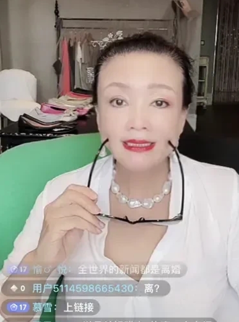 张兰已经停播三天了，播不播都会被骂。网友也很奇怪，不去指责光头为什么不坚持陪大S