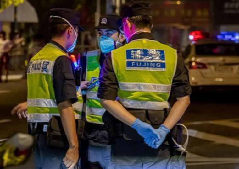 不能取消辅警和城管！要真要取消了，带来的麻烦恐怕比现在的问题还要多。
 
一、警