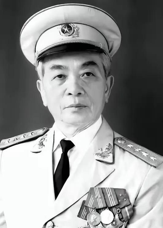 越南人民军大将武元甲，去世于2013年，这无疑让人感到很魔幻——因为很多人印象里