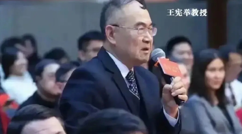 王教授，竟然在一个伊斯兰国家哈萨克斯坦，问当地高官，如何让女孩子服服帖帖地生孩子