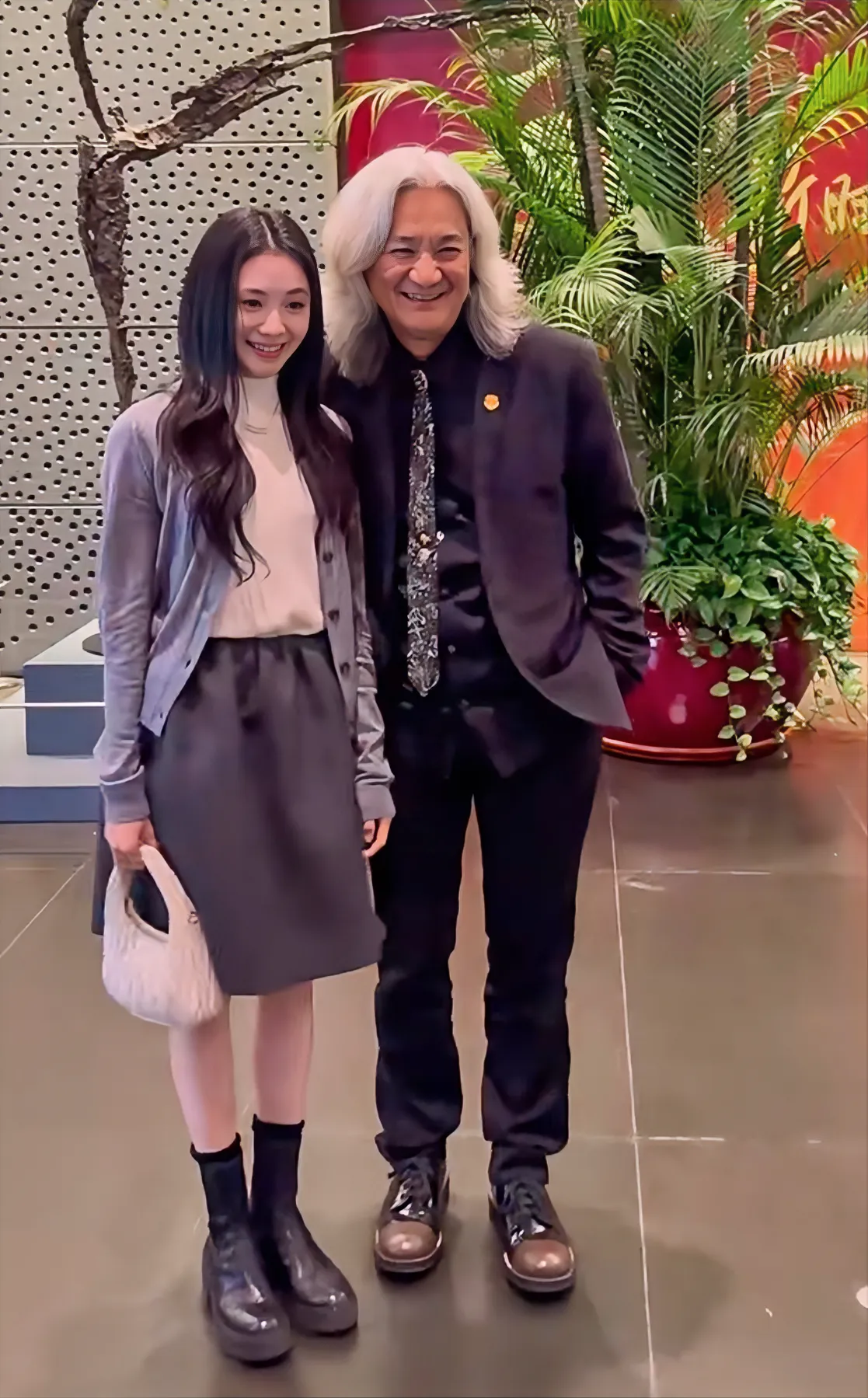 刘浩存，不愧被张艺谋力捧，身材比例太好了