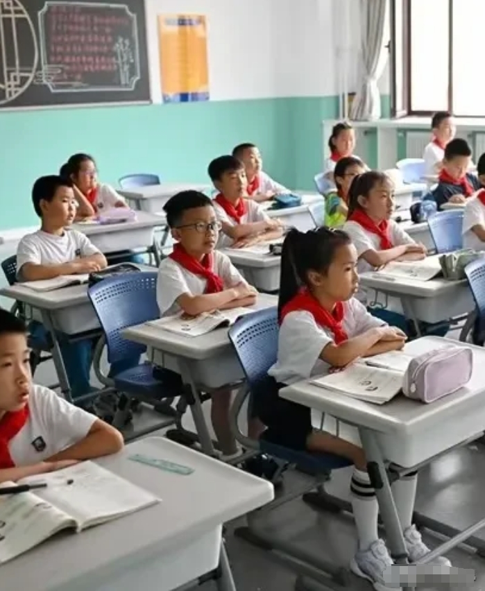 中小学装空调，这事必须重视，原因就3点！

1.孩子舒服最重要。
你想想，大夏天