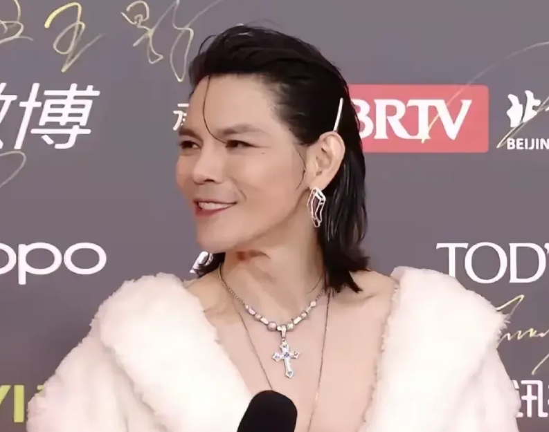 感觉向佐一家都挺难的！

郭碧婷：天天忍受不停装13的老公

向太：儿子带不动，