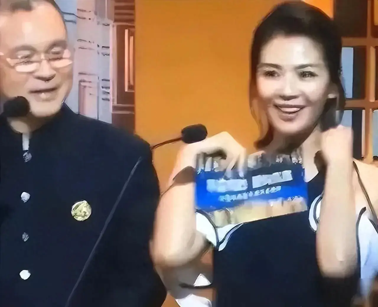 最近，中国知名女演员刘涛因一次被网友指责“故意走光”的事件引起了广泛热议。这次事