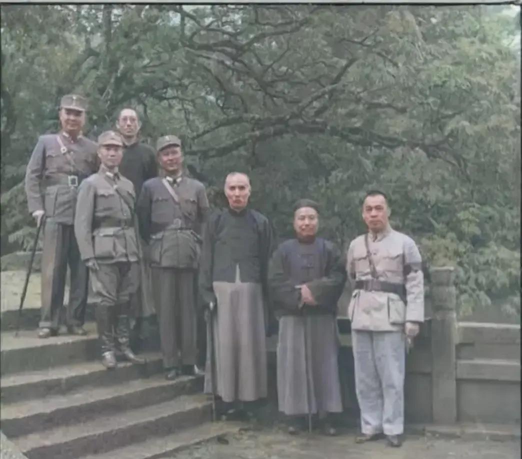 1943年，即民国32年，国军高级将领陈诚，黄琪翔，白崇禧人等在昆明黑龙潭的一张