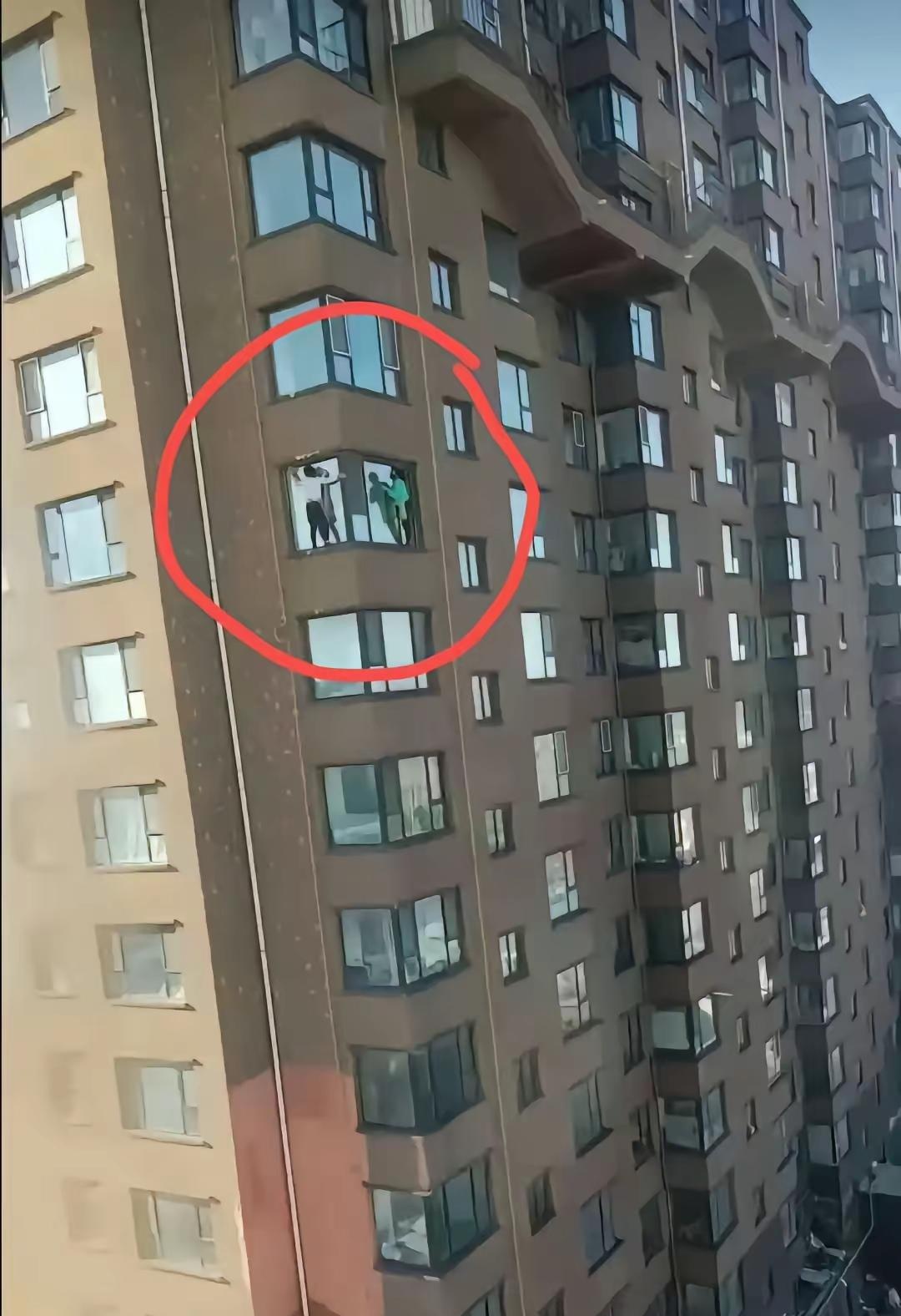 你就说，这个玻璃不擦能咋？