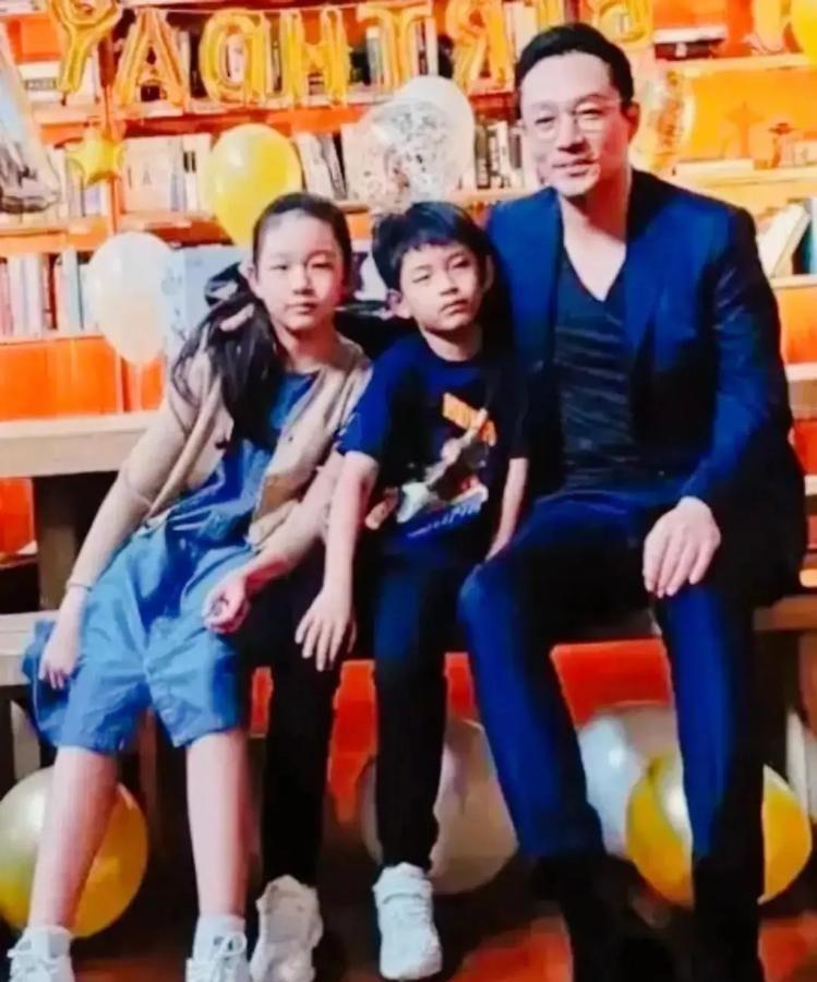 汪小菲和马筱梅，没带小玥儿姐弟回北京，真相是：

张兰，2月14日情人节当天去日