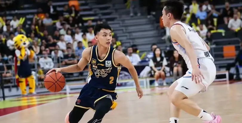 确定是广东主场吗？半场罚球17:5，广厦多了12次罚篮，广东助攻20:12竟然还