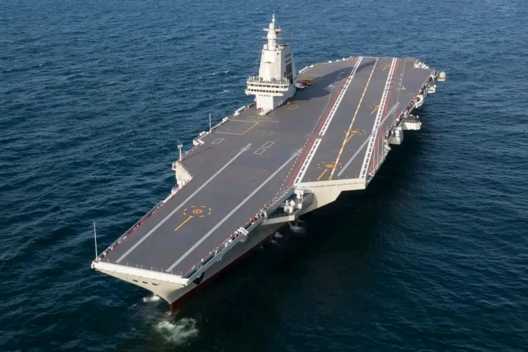 福建舰的混合动力又将震惊世界了，目前已经官宣，采用的是核动力和涡轮燃气动力的组合