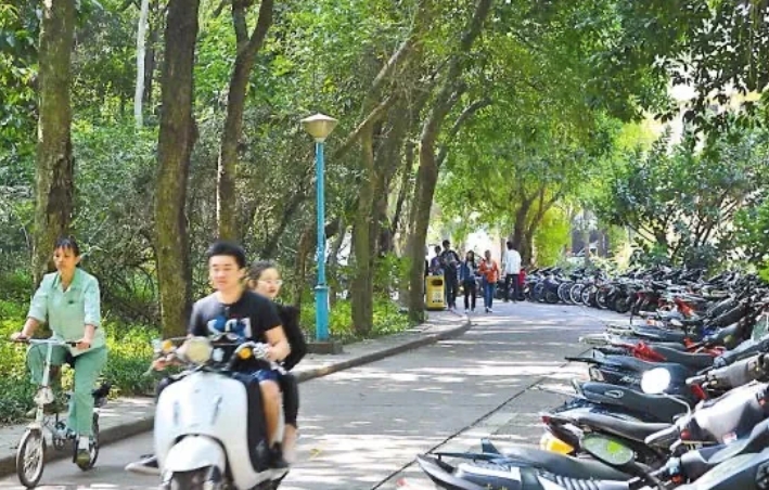现在的大学生都这么奢侈了吗？
继女今年刚上大一，昨天给我打电话说想买一辆电动车在